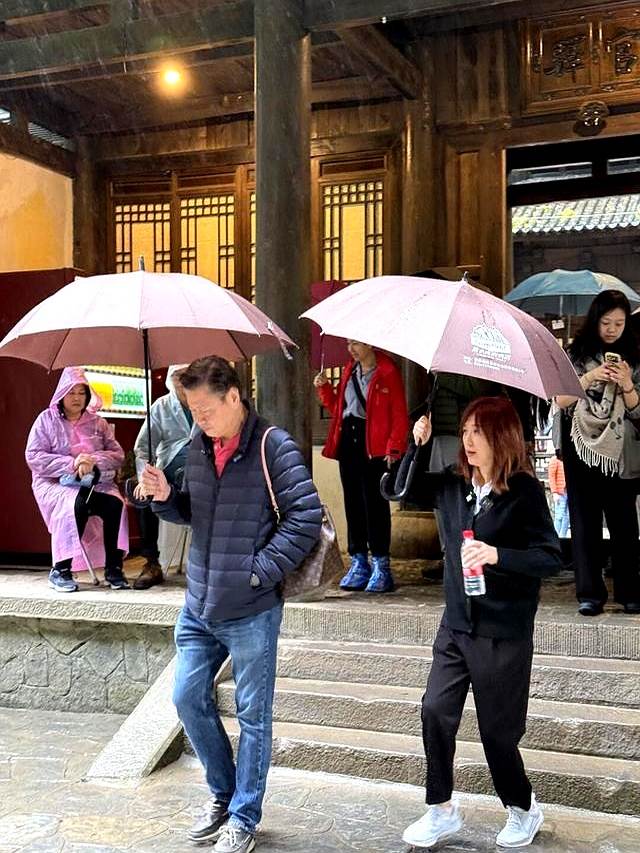 67歲賴岳謙淡出政論節目被傳封殺，轉戰網路後重新出發，近況曝光