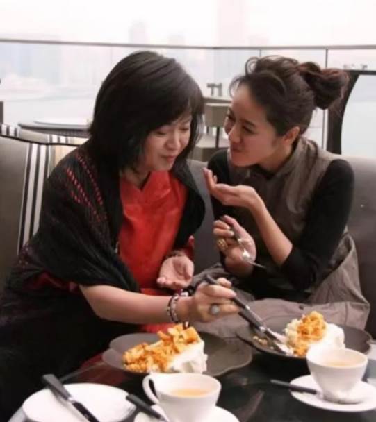 侯佩岑笑了48年，從周傑倫戀人到豪門妻子，母女關係的真相直到節目後才浮現