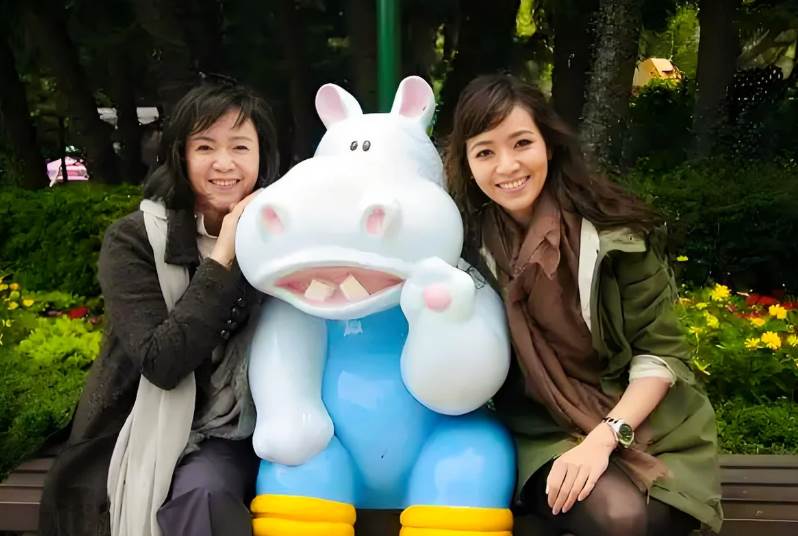 侯佩岑笑了48年，從周傑倫戀人到豪門妻子，母女關係的真相直到節目後才浮現