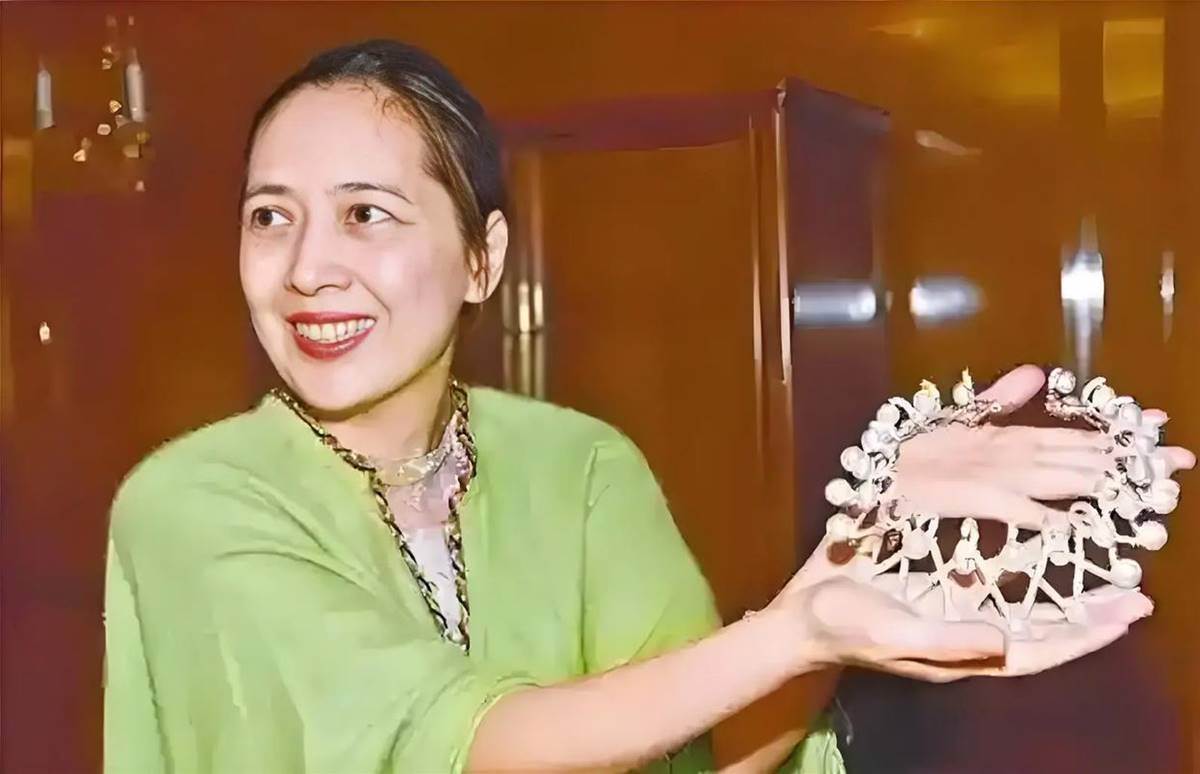 劉鑾雄75歲坐輪椅現身,28位女星往事被翻出,3億換腎後那句話讓人沉默 內文圖